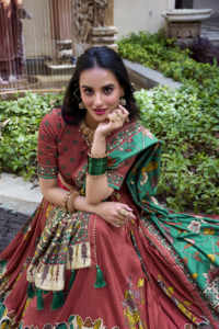 Luxueux Kalamkari imprimé Tasar soie Lehenga avec boîte de conserve et support en toile ensemble Dupatta traditionnel en gros pour les revendeurs - Product Image 3