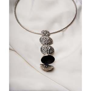 Collar con Colgante Tribal Abrible de Plata de Ley 925 para Mujer, Marca Swadeshi Pitara, 10 cm, Joyería Cultural Coleccionable - Product Image 2