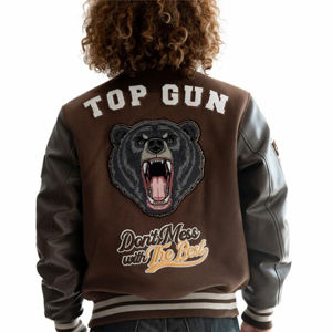 แจ็คเก็ตวาร์ซิตี้ขนสัตว์คุณภาพสูงแบบกำหนดเองสำหรับผู้ชาย ดีไซน์ล่าสุด แจ็คเก็ตแขนยาวแบบ Letterman สำหรับผู้ชาย ขายส่งแบบกำหนดเองสำหรับฤดูหนาว - Product Image 4