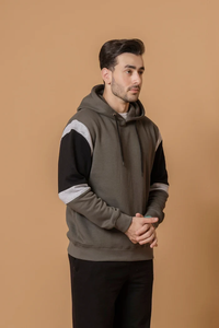 Conjunto deportivo informal para hombre, traje de entrenamiento moderno, ropa deportiva activa, estilo urbano. - Product Image 2