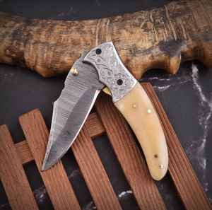 Couteaux pliants de poche personnalisables Édition limitée Acier Damas Couteaux pliants de poche personnalisables Couteaux en acier personnalisés - Product Image 1