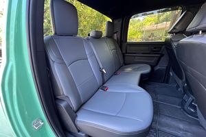 RAM 3500 2022, Cabina Doble Tradesman 4x4, Bajo Kilometraje, Caja de Cambios Automática, Volante a la Izquierda, Neumáticos R20, Estado Oscuro - Product Image 6