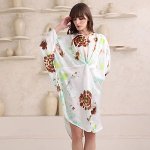 Robe ajustée et évasée à manches bouffantes et à col en V pour femmes - Product Image 1