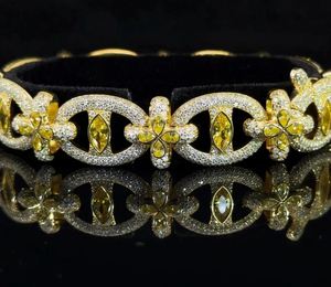 Bracelet Tennis en or jaune et diamants avec insigne papillon et pierres multicolores Bracelet Chaîne Tennis Clustered - Product Image 1