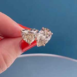 Bague Toi et Moi en Diamant de Laboratoire Certifié IGI 7.00ct (taille cœur et poire) Couleur VVS DEF Or Éthique - Product Image 1
