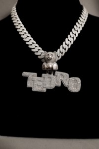 Collier pendentif personnalisé en argent 925 avec moissanite et breloque ours, chaîne cubaine, design de joaillerie fine de luxe pour homme - Product Image 4