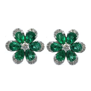 Magnifiques boucles d'oreilles en or blanc massif 18 carats avec émeraude en forme de fleur, pierre précieuse taille poire, halo de diamants festonnés, pour anniversaire - Product Image 5