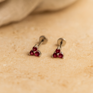 Boucles d'oreilles clous trio en or 14 carats avec rubis, diamant, perle et zircon pour mariage, fête et cadeau - Product Image 3