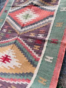 Tapis en jute de laine multicolores faits à la main Tapis moderne antidérapant pour la décoration intérieure du salon Tapis imprimé lavable pour le voyage - Product Image 6