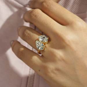 Anillo de Compromiso con Diamante Cultivado en Laboratorio Certificado por IGI, Corte Oval y Pera, Toi Et Moi, Certificado por IGI - Product Image 6
