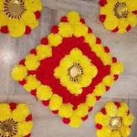 Porte-bougie chauffe-plat en métal Art Déco écologique et coloré avec fleurs artificielles Rangoli pour mariages, fêtes, maisons et festivals - En promotion