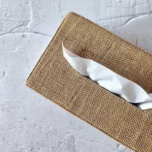 Boîte à mouchoirs en noyer de luxe durable |   Porte-papier moderne pour salle de bain et salon |   Boîte de rangement pour bureau et organisateur de décoration intérieure - Product Image 1