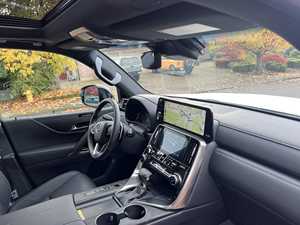 Lexus LX 600 Premium 2023, Paquetes de Mejora de Apariencia e Interior, 7 Asientos - Product Image 6
