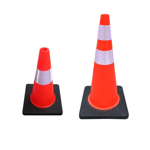 مخاريط حركة آمنة باللون البرتقالي ومثلثات مواقف سيارات مطاطية للطرق السريعة مع عاكس أبيض للبيع بالجملة - Product Image 4