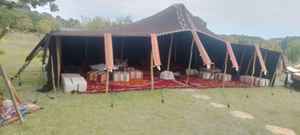 Tentes en poils de chèvre du Sahara, abris nomades traditionnels du désert, adaptés au climat, à la culture et à la vie durable en Afrique du Nord - Product Image 2