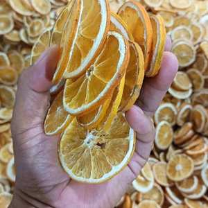 Tranches d'orange séchées au soleil hautement aromatiques pour la décoration festive et l'infusion de thé raffiné, artisanat décoratif et arôme de boisson - Product Image 3