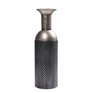 Vase à fleurs élégant fabriqué à la main pour la décoration de la maison Vases à fleurs en aluminium Vases à fleurs dorées avec fabriqués à la main - Product Image 5