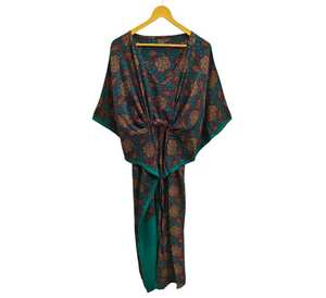 Veste en velours brodée Suzani multicolore pour femmes, respirante, artisanale, design et taille sur mesure, usage quotidien - Product Image 1