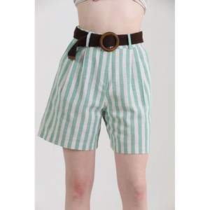 Shorts de Lino para Mujer Topshow, Diseño a Rayas Esmeralda con Cinturón, Producto al por Mayor - Product Image 3