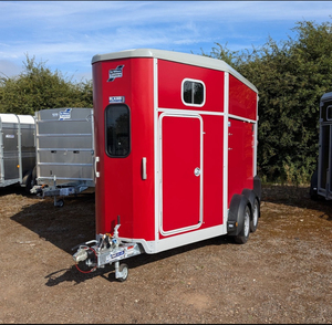Horse Box <b>Trailer</b> 2 Horses Aluminum / Fiberglass composite Electric / hydraulic braking system - Product Image 1