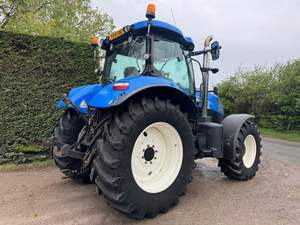 Compre un tractor agrícola New Holland multifuncional bastante usado con pocas horas a la venta Tractor agrícola New Holland usado barato de alta demanda - Product Image 3