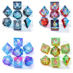 Juego de Dados de Resina de 7 Piezas con Núcleo Líquido Rosa y Azul, Diseño de Dragón y Masmorra - Product Image 4