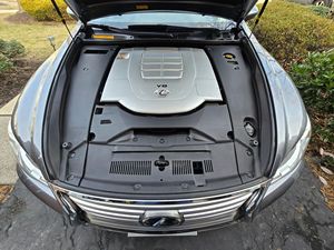 Lexus LS 460 ปี 2017 มือสอง สภาพดี วิ่ง 29200 ไมล์ รุ่นปีสุดท้าย เครื่องยนต์ V8 ขับเคลื่อนสี่ล้อ ไม่ได้ดัดแปลง - Product Image 6