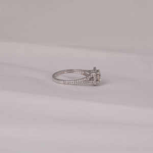 Anillo de compromiso de oro sólido de 18KT para mujer de lujo, corte de diamante cultivado en laboratorio, ajuste de Halo clásico certificado IGI, regalo de cumpleaños perfecto - Product Image 5