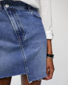 Jupe courte en jean asymétrique ajustée pour femme, style streetwear décontracté, tendance et personnalisée - Product Image 5