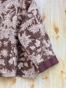 Kimono matelassé à motif floral noir Kantha cousu à la main de fabrication indienne avant ouvert conception coton rempli veste manteau respirant - Product Image 3