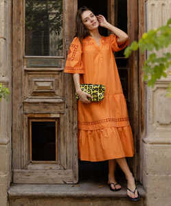 Robe Biarritz en popeline de coton croquante respirante Sophistication sans effort avec coupe complexe raffinée tissée écologique - Product Image 1