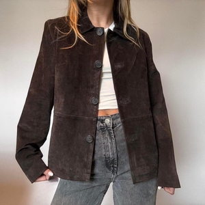เสื้อเบลเซอร์หนังกลับสไตล์วินเทจยุค 70 สีน้ำตาลเข้ม สำหรับผู้หญิง ขายดี ฤดูใบไม้ร่วง ฤดูหนาว แบบเรียบง่าย ป้องกันลม ติดกระดุมสองแถว - Product Image 5