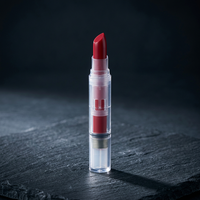 Baume à lèvres hydratant et protecteur aux vraies baies rouges, formule premium, couvercle automatique, taille standard pour des lèvres saines et brillantes