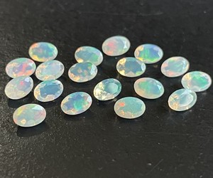 Opale éthiopienne naturelle coupe ovale 4x5mm à facettes-superbe opale de qualité multi-feu coupe ovale à facettes - Product Image 6