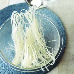 เส้นหมี่เวียดนามแท้ 100% ขายส่ง เส้นหมี่ดิบแห้ง - Product Image 1