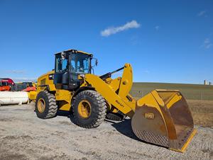 Caterpillar 926M Mini Loader 4x4 Wheel Drive Caractéristiques de la pelle rétrocaveuse avant d'occasion en état neuf avec cylindre hydraulique Huade - Product Image 4