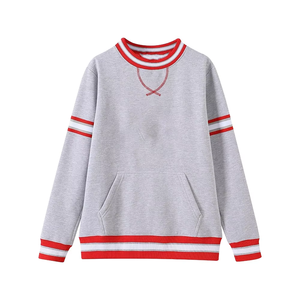 Sweat-shirt à col rond personnalisé pour le campus, rouge et noir, avec logo frontal de la sororité, détail de l'ourlet des manches en côtes blanc-noir-rouge - Product Image 3