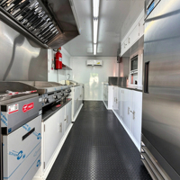 Remorque alimentaire entièrement équipée et personnalisée pour la vente de pâtisseries, boissons et en-cas, camion de cuisine commerciale mobile