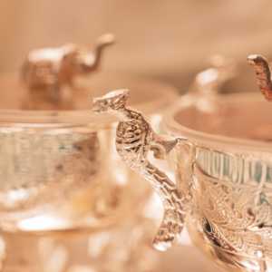 Juego de 2 Cuencos para Frutos Secos con Diseño Oriental, Hechos a Mano, Plateados, con Forma de Elefante y Pavo Real, con Bandeja Redonda Pulida - Product Image 5