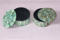 Boîte à bijoux Vegvisir de style rustique fabriqué à la main teck sculpté marron foncé mythologie nordique runes viking décor artistique artisanal en bois