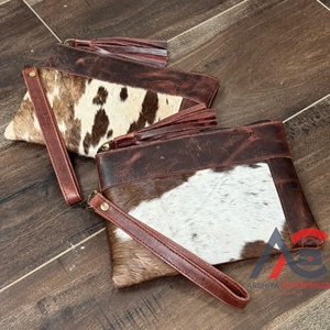 Western Hair On Hide Portefeuille à pompons en cuir véritable marron foncé Porte-cartes de crédit en cuir de vachette Pochette pour femme - Product Image 1