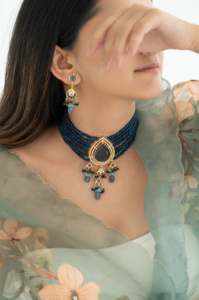 Conjunto de collar de Gargantilla Kundan con cuentas azules hechas a mano con pendientes chapados en oro de 14 quilates Estilo lindo hecho de latón para aniversarios - Product Image 2
