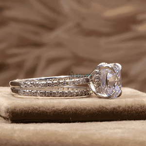 Coussin et coupe ronde halo caché avec accent ensemble de mariée bague de fiançailles pour les femmes - Product Image 4