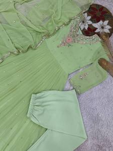 Elegante conjunto de salwar kameez de 3 piezas con hermosa dupatta y pantalón reversible para fiestas. - Product Image 5