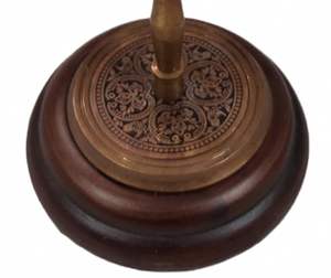 Horloge de table nautique vintage en laiton avec base en bois, style design moderne pour la décoration de la maison et du bureau, faite à la main en Inde - Product Image 2