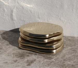 Ensemble de 5 sous-verres artisanaux en laiton pour la maison, tapis et tampons par Artisan - Product Image 5