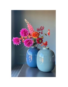 Vases décoratifs à fleurs en métal de qualité supérieure avec différentes formes artistiques audacieuses et créatives finies enduites de poudre de couleur - Product Image 1