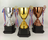 Trophée de coupe en métal or/argent/cuivre personnalisé Conceptions ouvertes avec texte personnalisé sur les trophées de sport de base