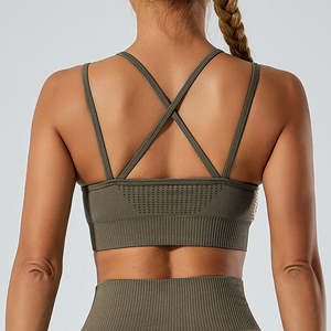 Ensemble de sport 5 pièces uni pour femme avec logo frontal, comprenant un crop top à manches longues, un brassière de sport et un short legging taille mi-haute, idéal pour la gym et le yoga - Product Image 6