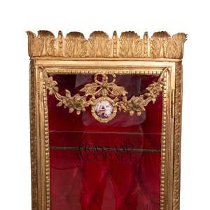 ตู้โชว์หรูหราสไตล์ฝรั่งเศส ประดับทอง พร้อมภายในบุผ้ากำมะหยี่สีแดง - Product Image 5